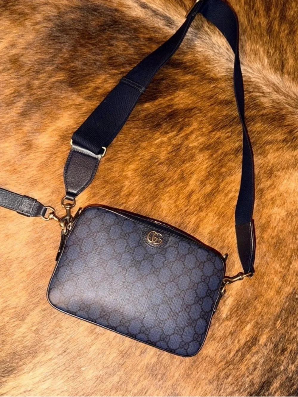 Gucci GG Supreme Crossbody Bag 699439 Navy Blue Canvas Leather Authentic